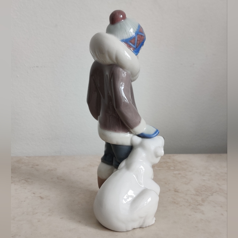 Lladro "Eskimo Riders" Inuit Boy with a cub Porcelain Figurine - Picture 5 of 14